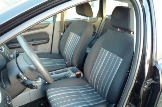 Ford Focus - 1.6 Stoelverwarming, Airco, Voorruitverwarming, ISOFIX - 1