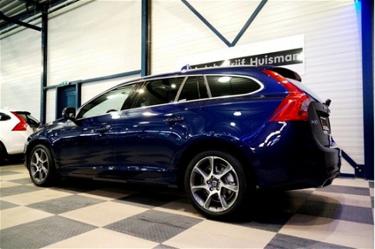 Volvo V60 - 2.0 D4 133kW/181pk Aut8 Ocean Race CLIMA + CRUISE + ADAPT.BI-XENON + NAVI SENSUS + OPEN - 1