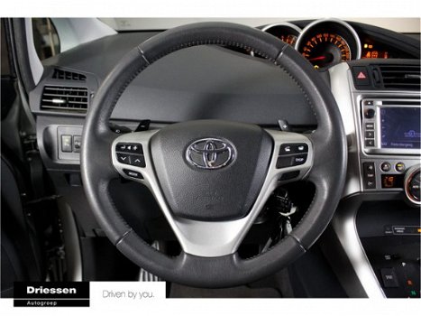 Toyota Verso - 1.8 VVT-i Aspiration (Automaat - Trekhaak - Navigatie) - 1