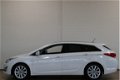 Hyundai i40 Wagon - BWJ 2012 1.7 CRDi i-Vision AUTOMAAT NAVIGATIE / LED / CLIMA / CRUISE / TREKHAAK - 1 - Thumbnail