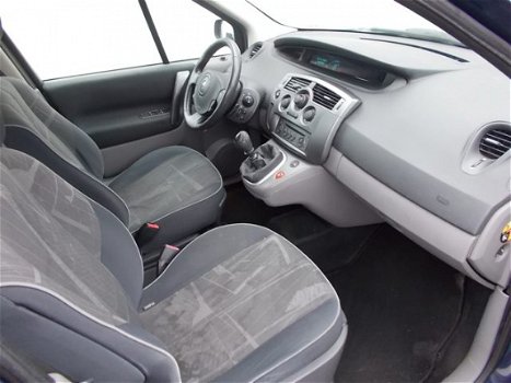 Renault Grand Scénic - 2.0-16V Privilège Comfort 7 Pers. ( APK 03-07-2020 ) - 1