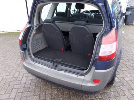 Renault Grand Scénic - 2.0-16V Privilège Comfort 7 Pers. ( APK 03-07-2020 ) - 1