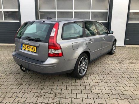 Volvo V50 - 2.0D MOMENTUM - 1