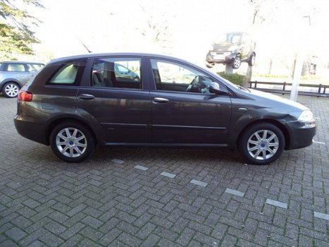 Fiat Croma - 2.2 16V Business Connect Automaat - 1