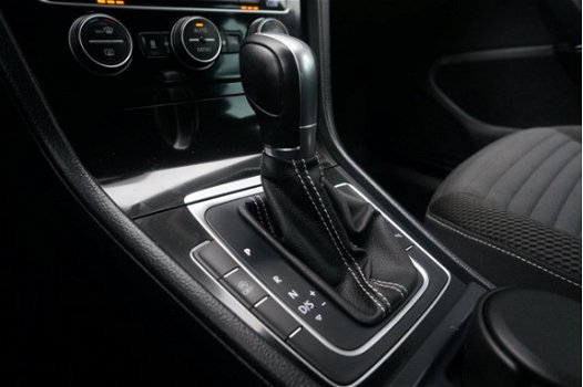 Volkswagen Golf Variant - 1.2 TSI Business Edition Connected R parkeer assist_Clima_Stoel verwarming - 1