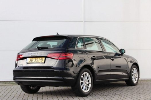 Audi A3 Sportback - 1.6 TDI 110pk Attraction Pro Line + Panoramadak + MMI Navigatie - 1