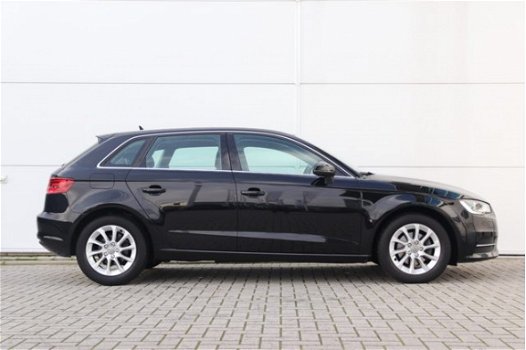 Audi A3 Sportback - 1.6 TDI 110pk Attraction Pro Line + Panoramadak + MMI Navigatie - 1