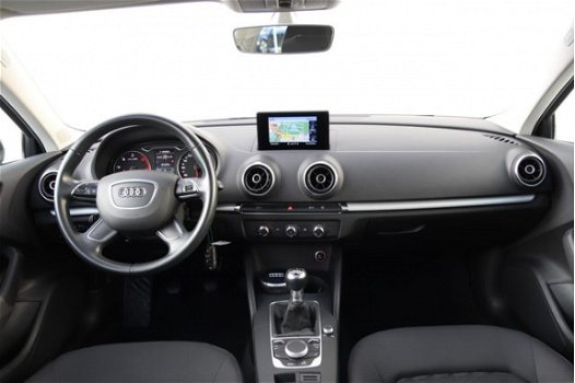 Audi A3 Sportback - 1.6 TDI 110pk Attraction Pro Line + Panoramadak + MMI Navigatie - 1