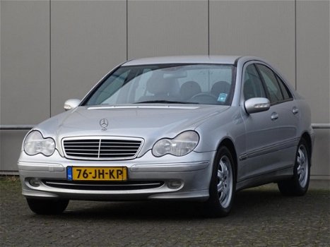 Mercedes-Benz C-klasse - 220 CDI Elegance AUTOMAAT AIRCO (bj2002) - 1