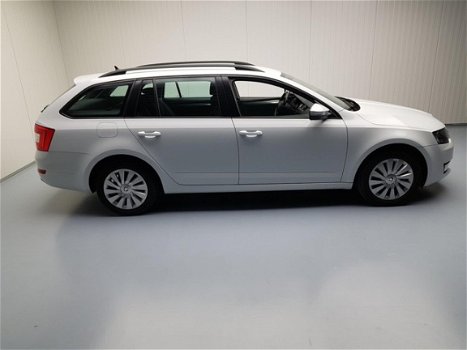 Skoda Octavia Combi - 1.6 TDI Greentech Ambition Airco Ecc, Ful map Navi Cruise Cont, Pdc achter, Bl - 1