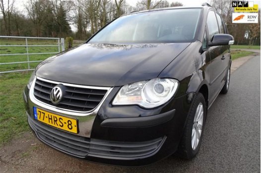 Volkswagen Touran - 1.6 Trendline keurig nette wagen Rijdt heerlijk Trekhaak - 1