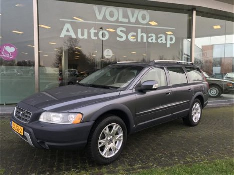 Volvo XC70 - 2.5 T AWD Summum Automaat | Rijklaar incl 6 mnd Bovag | Schuifdak Trekhaak Park assist - 1