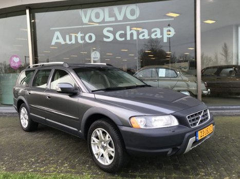 Volvo XC70 - 2.5 T AWD Summum Automaat | Rijklaar incl 6 mnd Bovag | Schuifdak Trekhaak Park assist - 1