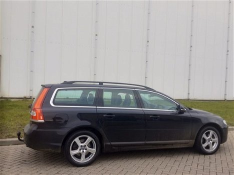 Volvo V70 - 2.0 D4 Momentum | Leder | Standkachel | Xenon | Trekhaak - 1