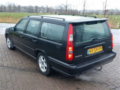 Volvo V70 - 2.0 Halfleder Cruise, Airco, Trekhaak, LMV - 1