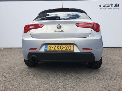 Alfa Romeo Giulietta - 1.4 TURBO 170PK AUT EXCLUSIVE NAVI PDC ALCANTARA NAP - 1