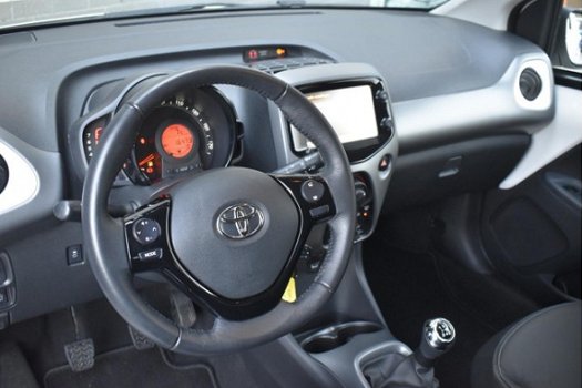 Toyota Aygo - 1.0 VVT-i 72pk 5D x-cite / Leder / Camera / Airco - 1