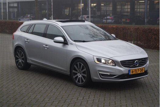 Volvo V60 - D6 Plug-In Hybrid Geartronic AWD Summum - 1