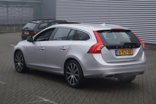 Volvo V60 - D6 Plug-In Hybrid Geartronic AWD Summum - 1