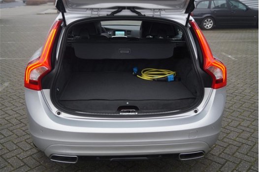 Volvo V60 - D6 Plug-In Hybrid Geartronic AWD Summum - 1