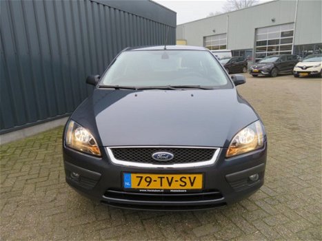 Ford Focus - 1.6-16V Futura - 1