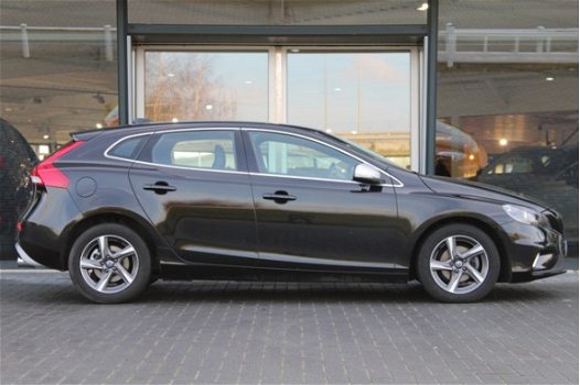 Volvo V40 - 2.0 D2 R-Design Business | Xenon | Alcantara | Elektronische klimaat regeling | Parkeers - 1