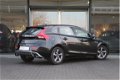 Volvo V40 - 2.0 D2 R-Design Business | Xenon | Alcantara | Elektronische klimaat regeling | Parkeers - 1 - Thumbnail