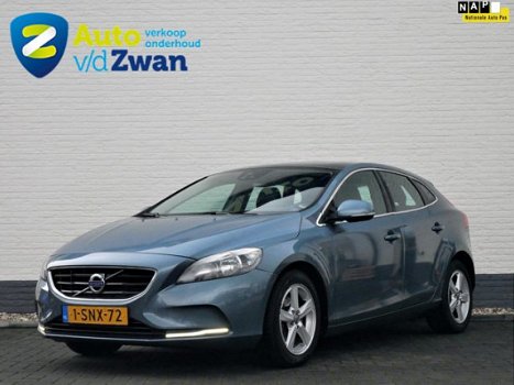 Volvo V40 - 1.6 D2 Momentum Leer/Panodak/Navi/Rijbaanassistent - 1