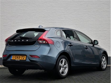 Volvo V40 - 1.6 D2 Momentum Leer/Panodak/Navi/Rijbaanassistent - 1