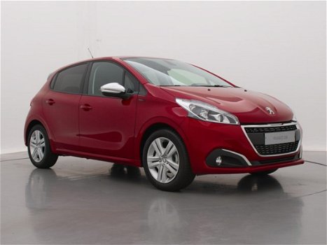 Peugeot 208 - 1.2 82pk Signature | Navigatie | Airco | Cruise Control | DAB+ | Donker getint glas | - 1