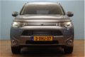 Mitsubishi Outlander - 2.0 PHEV Executive Edition INCL BTW climate navigatie, lmv trekhaak - 1 - Thumbnail