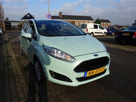 Ford Fiesta - 1.0 Style Essential *AIRCONDITIONING / NAVIGATIESYSTEEM - 1