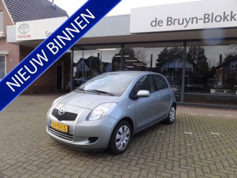 Toyota Yaris - 1.3 VVTi Sol Automaat 5-drs trekhaak, airco, 6 maanden BOVAG-GARANTIE - 1