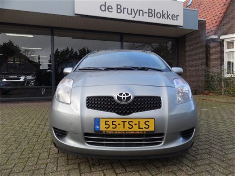 Toyota Yaris - 1.3 VVTi Sol Automaat 5-drs trekhaak, airco, 6 maanden BOVAG-GARANTIE - 1