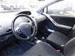 Toyota Yaris - 1.3 VVTi Sol Automaat 5-drs trekhaak, airco, 6 maanden BOVAG-GARANTIE - 1 - Thumbnail
