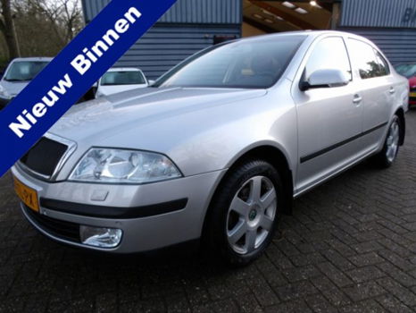 Skoda Octavia - 1.6 Business Navi Xenon PDC - 1