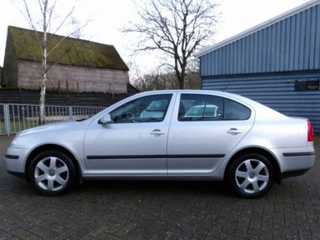 Skoda Octavia - 1.6 Business Navi Xenon PDC - 1