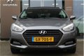 Hyundai i40 Wagon - 1.7 CRDi Business Edition | Clima | Achteruitrijcamera | Navi - 1 - Thumbnail