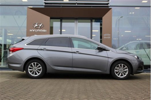 Hyundai i40 Wagon - 1.7 CRDi Business Edition | Clima | Achteruitrijcamera | Navi - 1