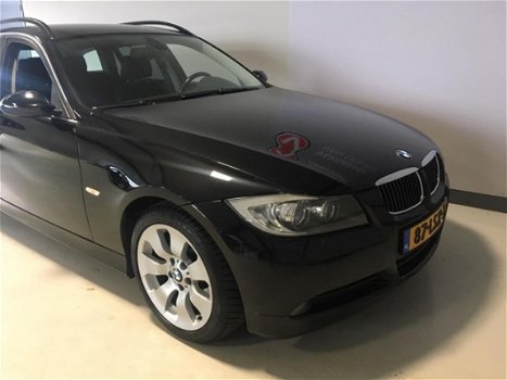 BMW 3-serie Touring - 325d Business Line Airco, Stoelverwarming, PDC, 197 PK - 1