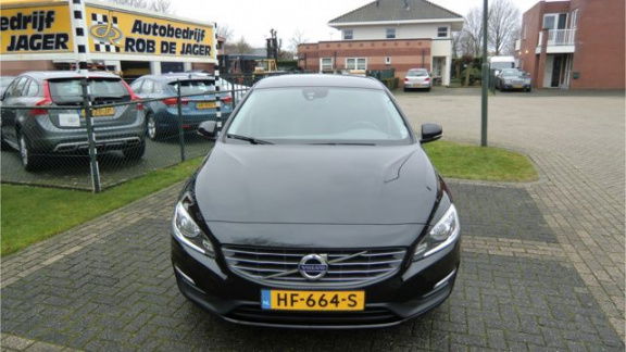 Volvo V60 - 2.0 D2 Momentum Business Automaat Euro 6 NL Auto Half Leder Stoelverw. Navi Ecc-Airco Lm - 1