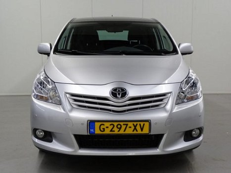 Toyota Verso - 1.8 VVT-i Business 7p. | Navigatie | Panoramadak | PDC - 1