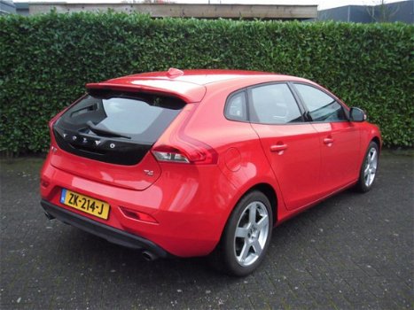 Volvo V40 - 1.6 T4 Kinetic 180pk Navi Cruise Bluetooth - 1