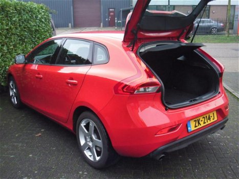 Volvo V40 - 1.6 T4 Kinetic 180pk Navi Cruise Bluetooth - 1