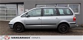 Ford Galaxy - 2.8-24V V6 Ghia eerste eigenaar, full options, zeer weinig gelopen - 1 - Thumbnail