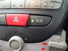 Toyota Aygo - 1.0 VVT-i 5-drs Now met airco & electr. ramen