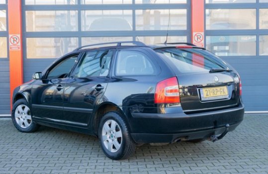 Skoda Octavia Combi - 1.6 Ambiente - 1