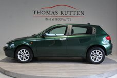 Alfa Romeo 147 - 1.6 T.Spark Distinctive 2002/ NAP/ Clima/ Cruise/ Elek ramen + Spiegels/ Radio CD/