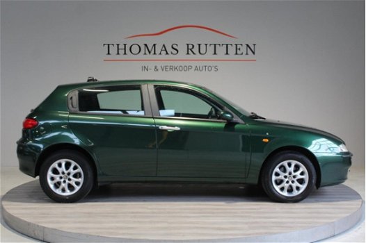 Alfa Romeo 147 - 1.6 T.Spark Distinctive 2002/ NAP/ Clima/ Cruise/ Elek ramen + Spiegels/ Radio CD/ - 1