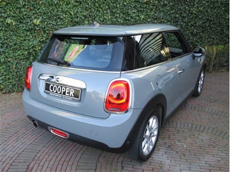 Mini Mini Cooper - 1.5 Chili F56 met Pano.dak, Navi, PDC en stoelverwarming - 1